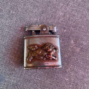 1940s-1950s RONSON Raised Lion Motif BRASS/CHROME LIGHTER